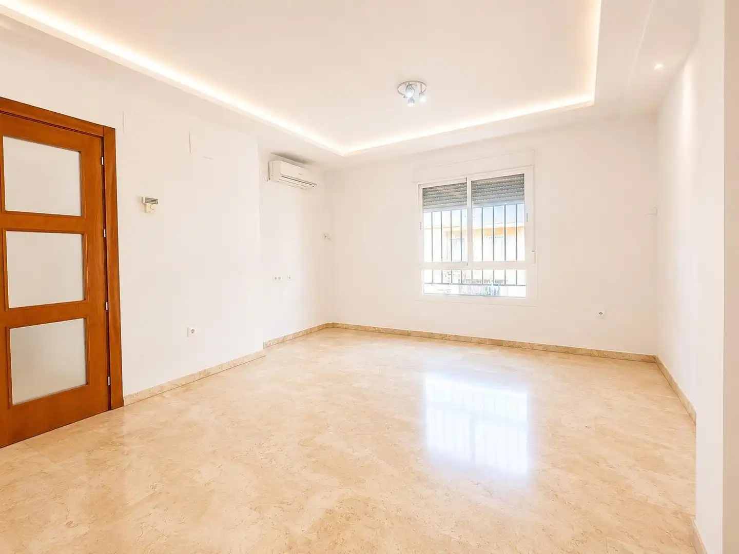 Detached homes for sale in Atarfe  with Air Conditioner and Heating