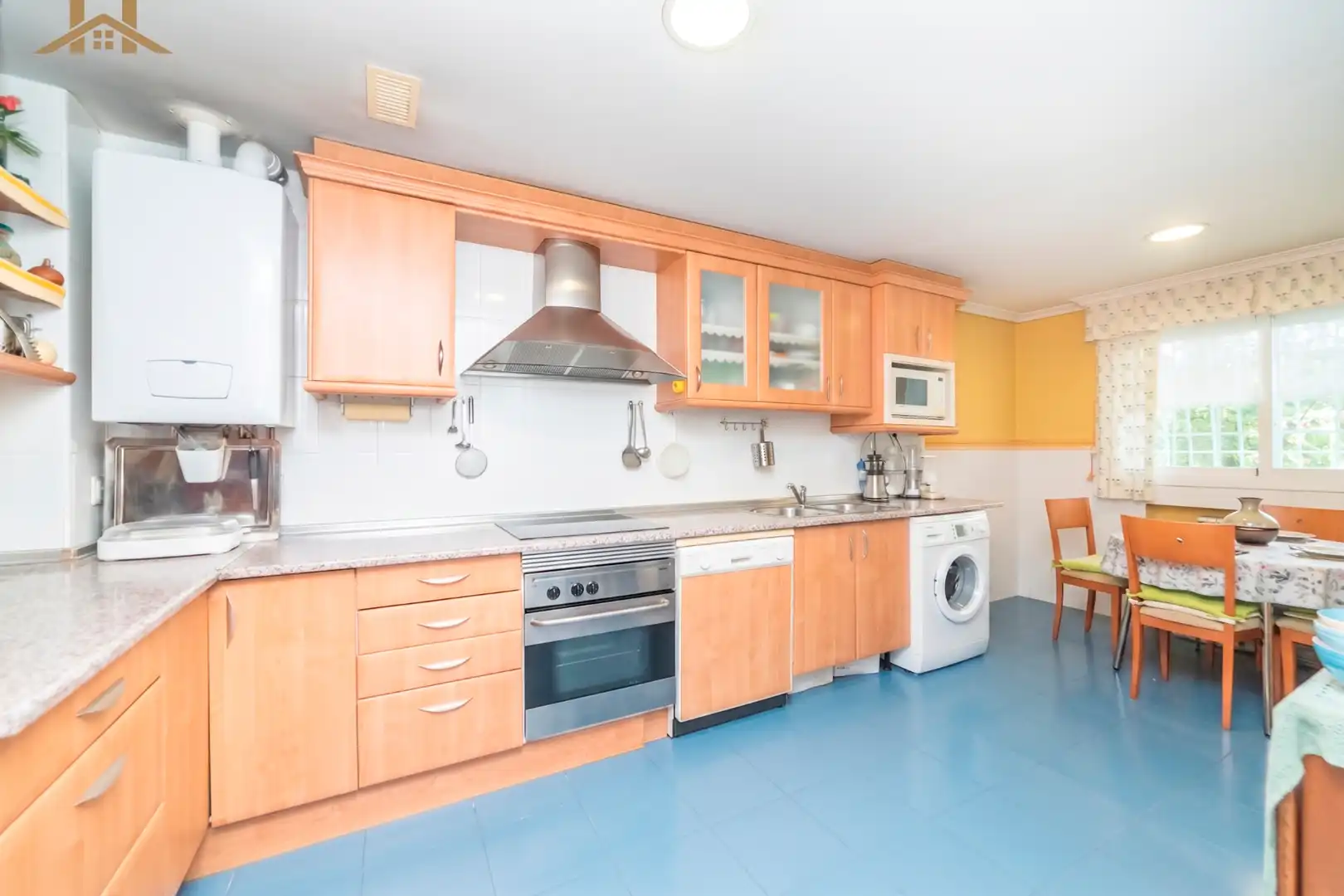 Cocina de Casa adosada en venta en Madrid con Aire acondicionado, Calefacción y Jardín privado