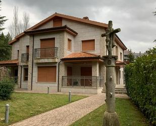 Exterior view of Single-family semi-detached for sale in Jaca  with Private garden, Terrace and Storage room