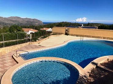 Chalet con piscina en venta en Benidoleig