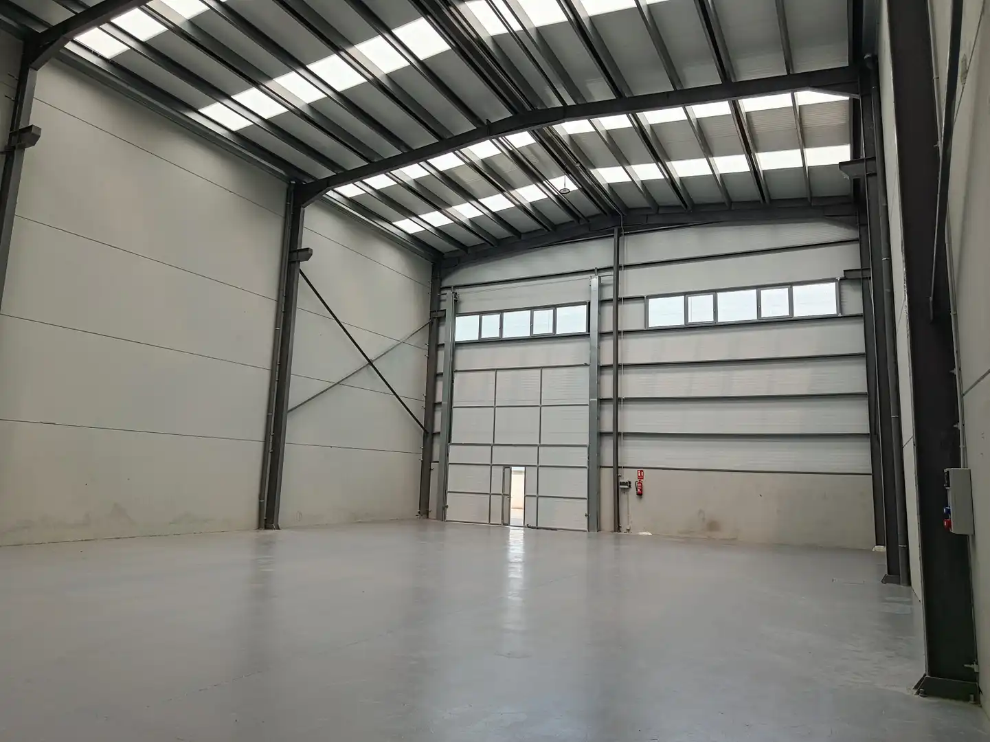 Fabrikhallen zur Miete in Los Corrales de Buelna 
