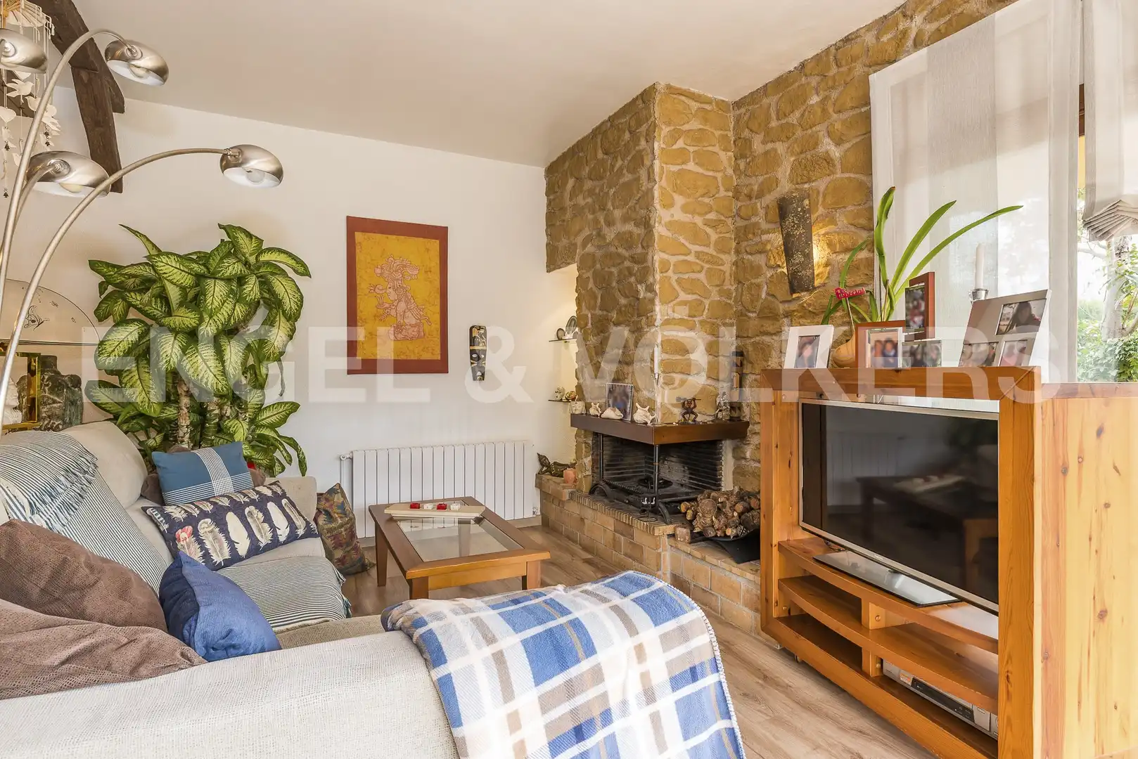 Sala d'estar de Casa o xalet en venda en Pacs del Penedès amb Calefacció, Jardí privat i Parquet