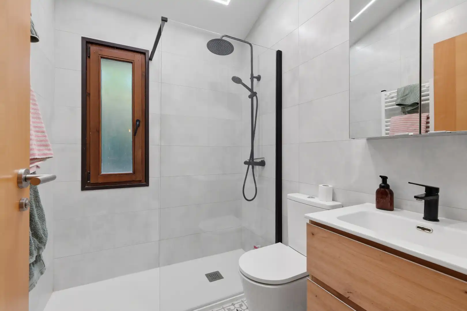 Badezimmer von Haus oder Chalet zum Verkauf in Vidreres mit Klimaanlage, Heizung und Privatgarten