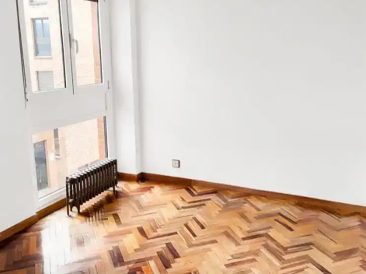 Habitación de Piso en venta en Oviedo  con Jardín privado, Parquet y Trastero