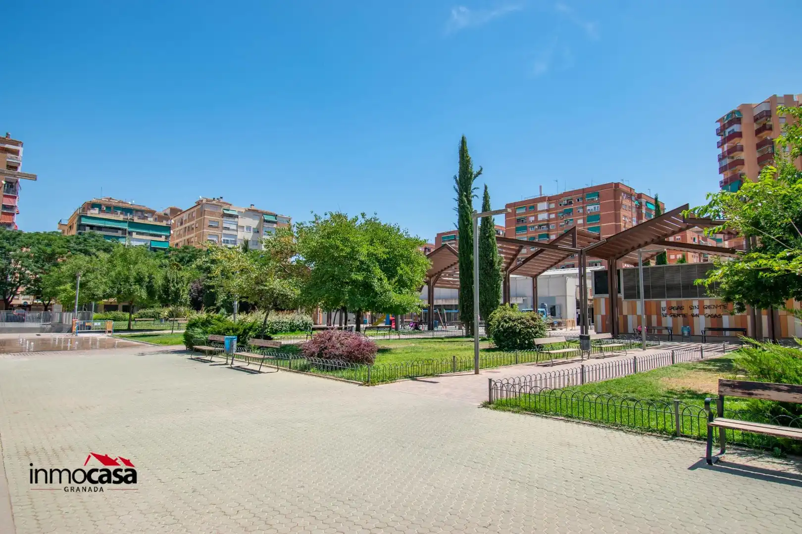 Vista exterior de Pis en venda en Granada amb Jardí privat i Balcó