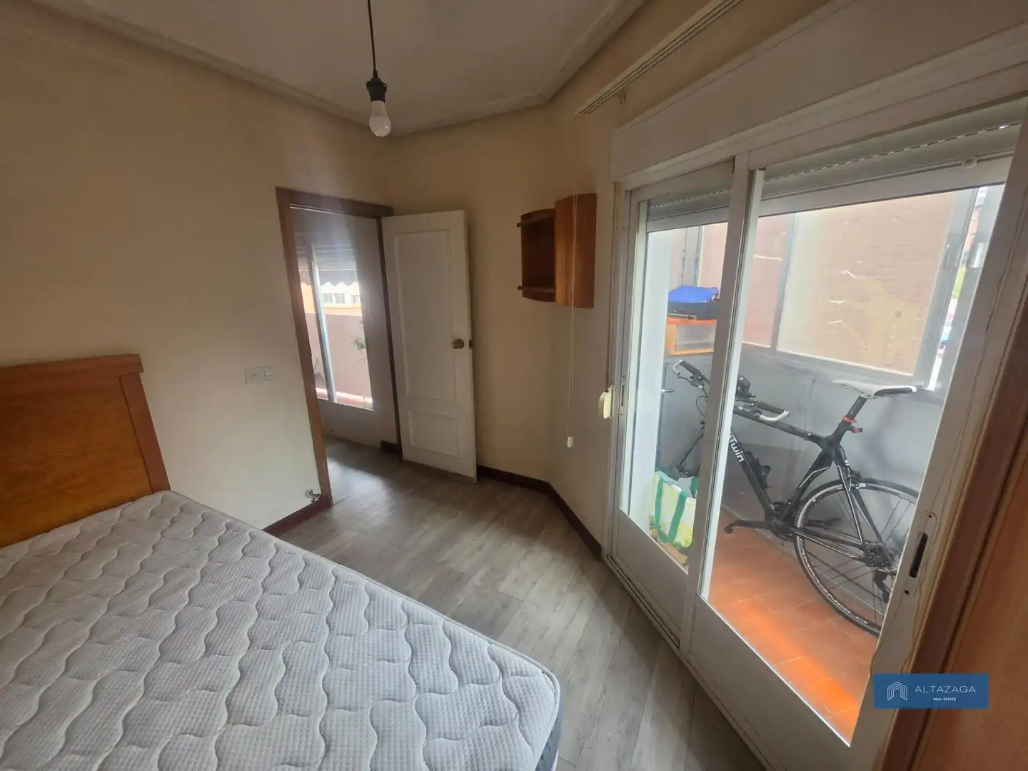 Schlafzimmer von Wohnung zum Verkauf in San Sebastián de los Reyes mit Klimaanlage, Heizung und Terrasse