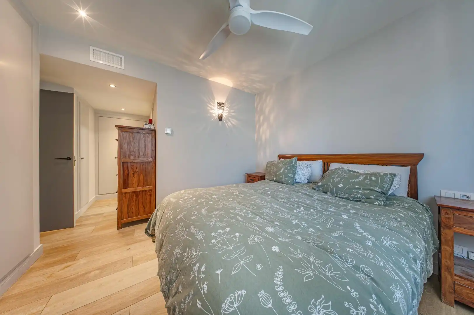 Bedroom of Attic for sale in Badalona  with Air Conditioner, Heating and Terrace