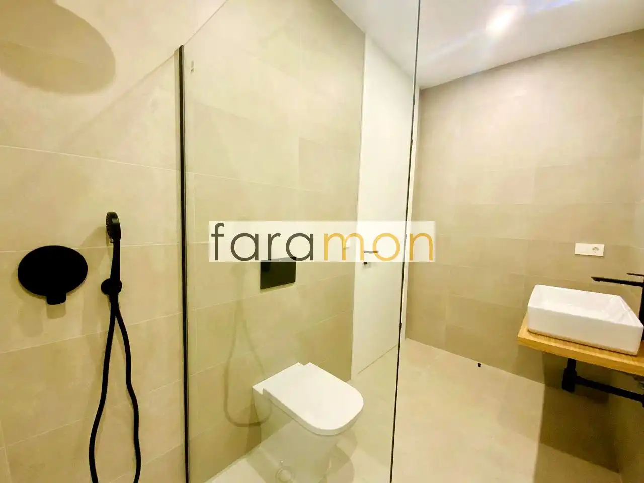 Baño de Casa adosada en venta en Nigrán con Calefacción, Jardín privado y Terraza