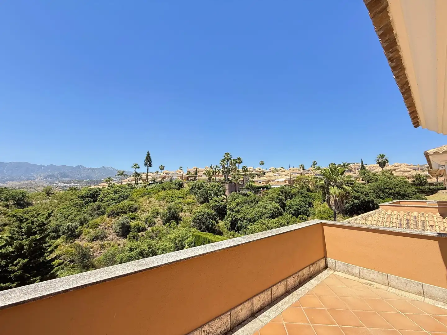 Vista exterior de Casa adosada de lloguer en Marbella amb Aire condicionat, Calefacció i Jardí privat