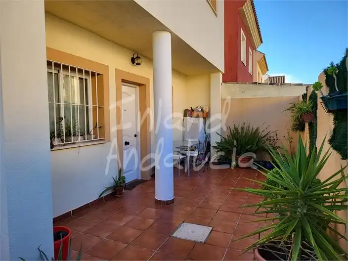 Vista exterior de Casa adosada en venta en Fuente de Piedra con Aire acondicionado, Terraza y Trastero