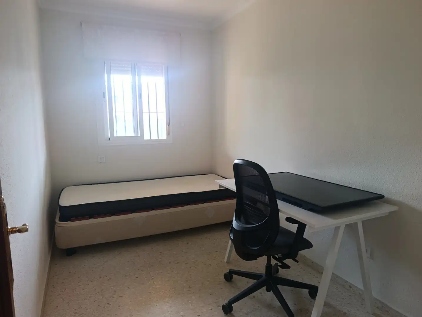 Bedroom of Flat for rent in Arco Norte - Avda. España