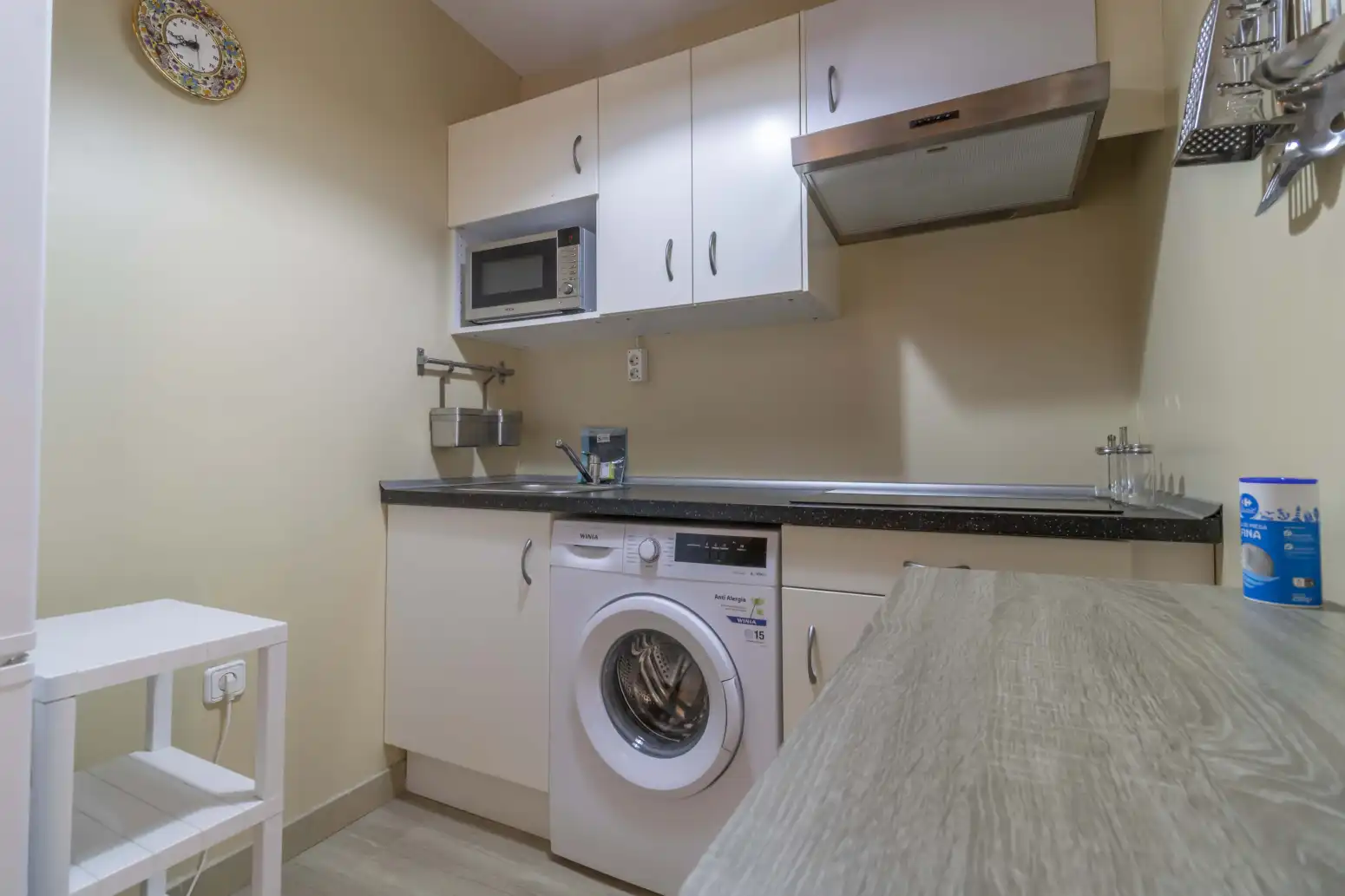 Kitchen of Flat for sale in Sevilla  with Air Conditioner, Heating and Balcony