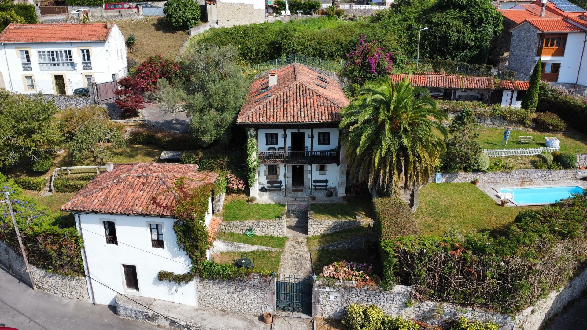 Vista exterior de Casa o xalet en venda en Llanes amb Calefacció, Jardí privat i Terrassa