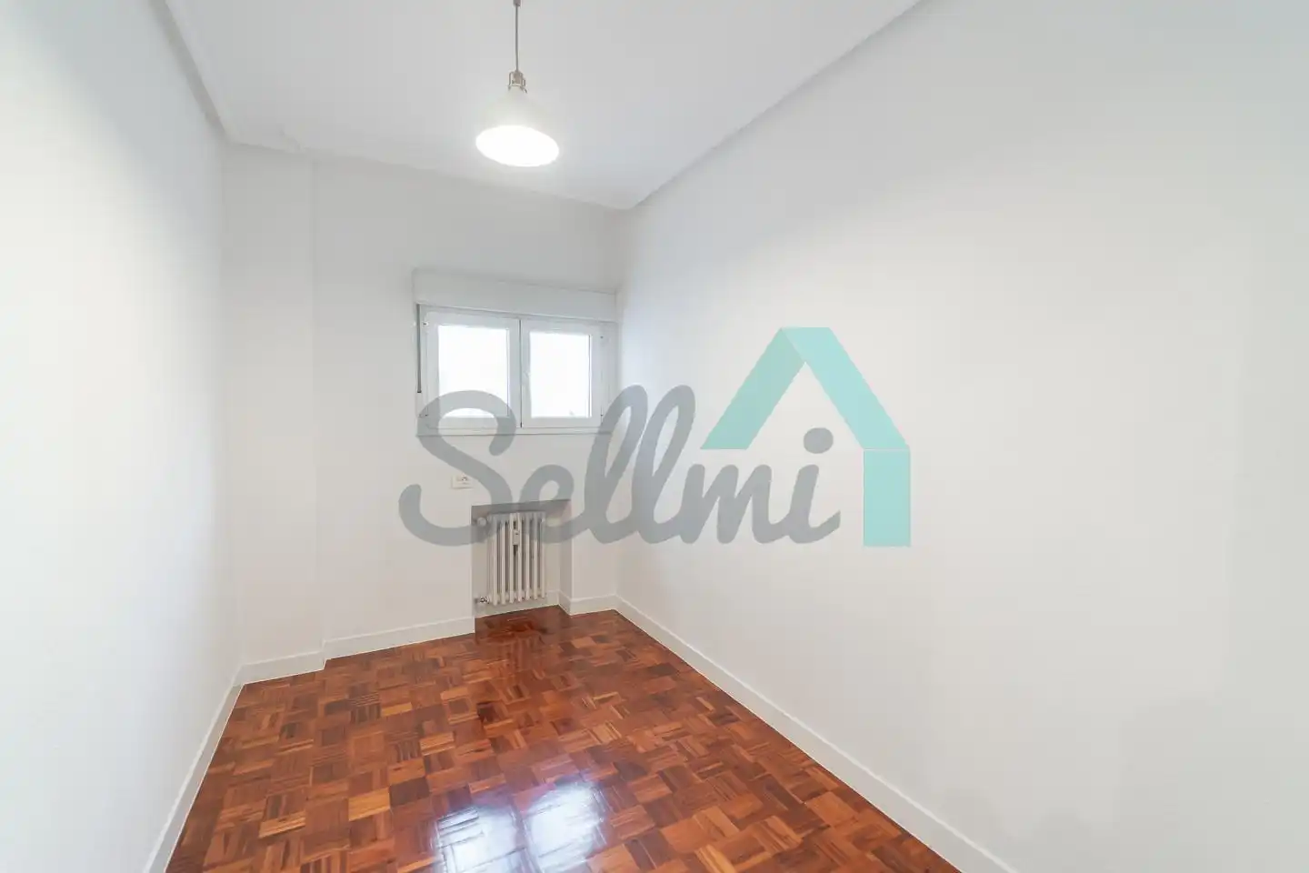 Bedroom of Flat for sale in Oviedo   with Heating, Parquet flooring and Storage room