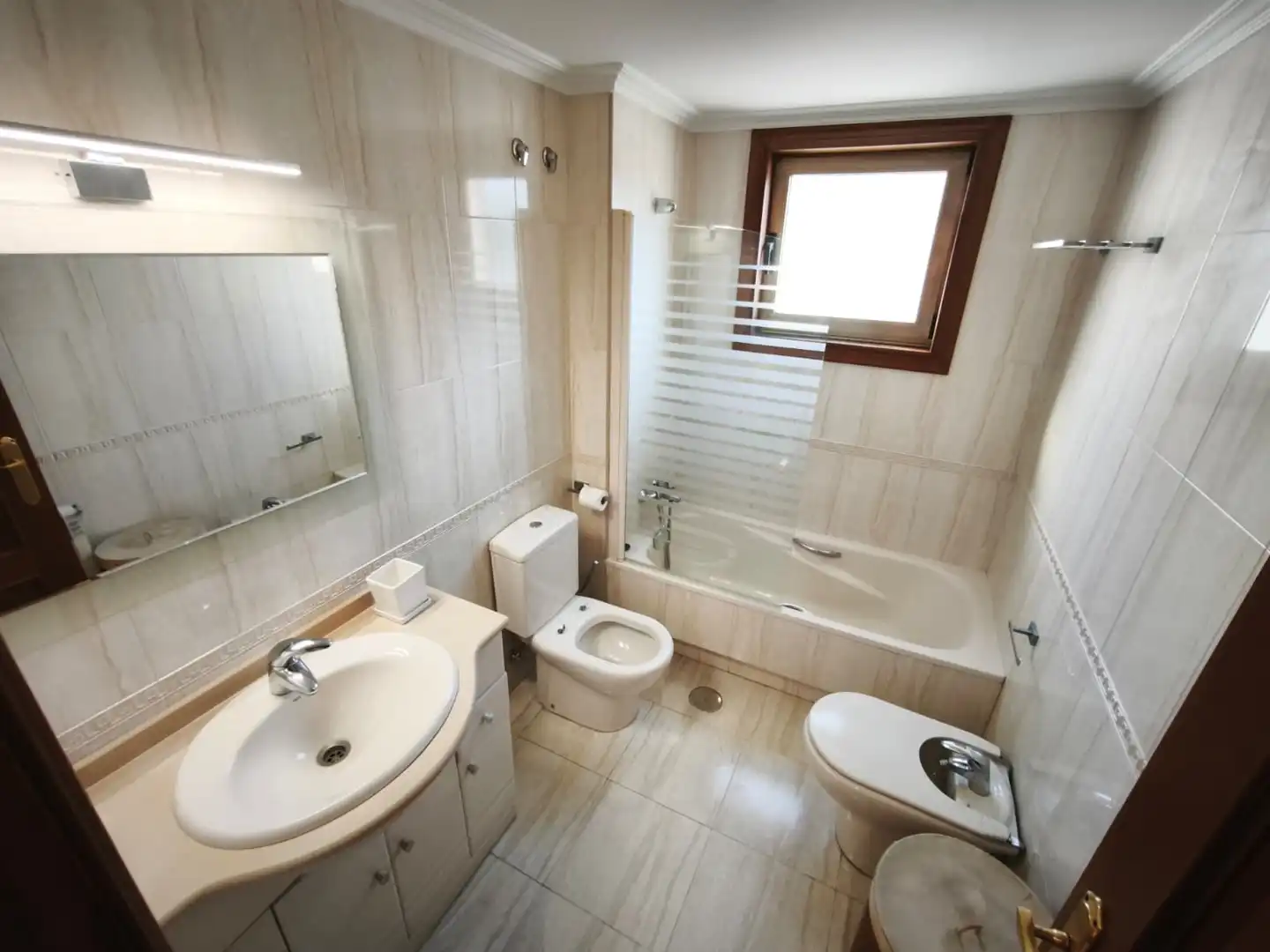 Baño de Piso de alquiler en Vigo  con Amueblado