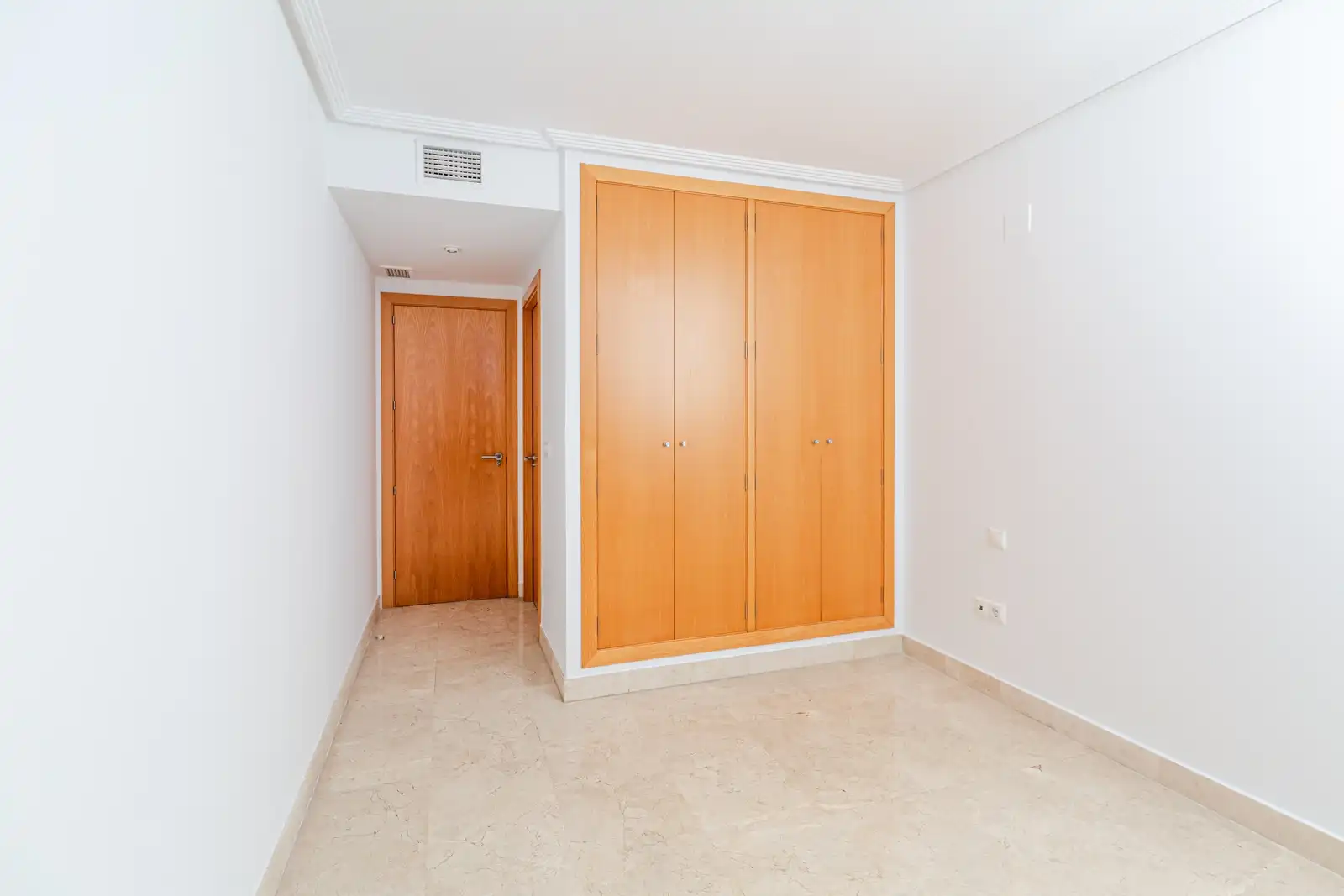 Piso en venta en Alicante / Alacant con Aire acondicionado, Terraza y Trastero