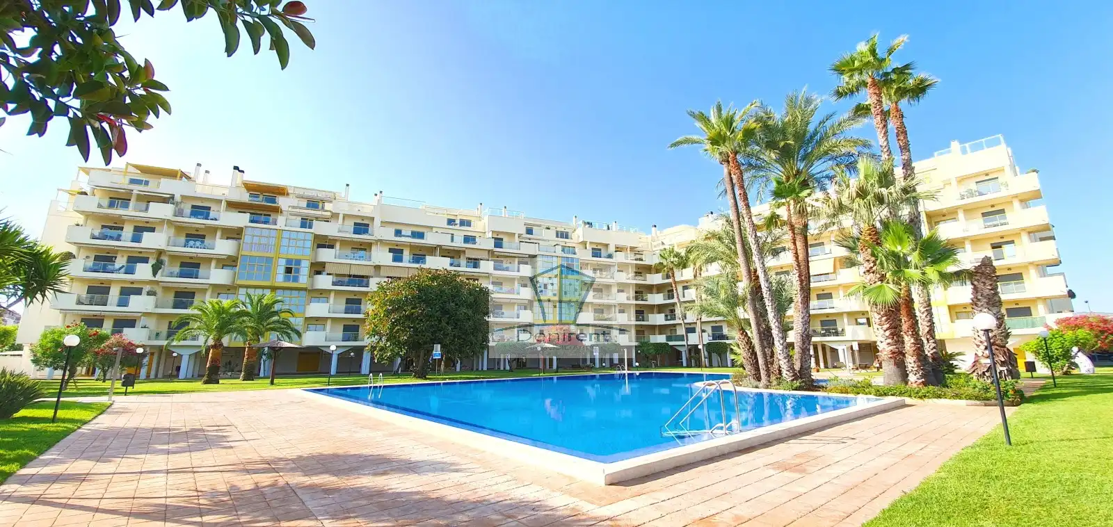 Apartament amb piscina de lloguer a Avenida de Europa 15