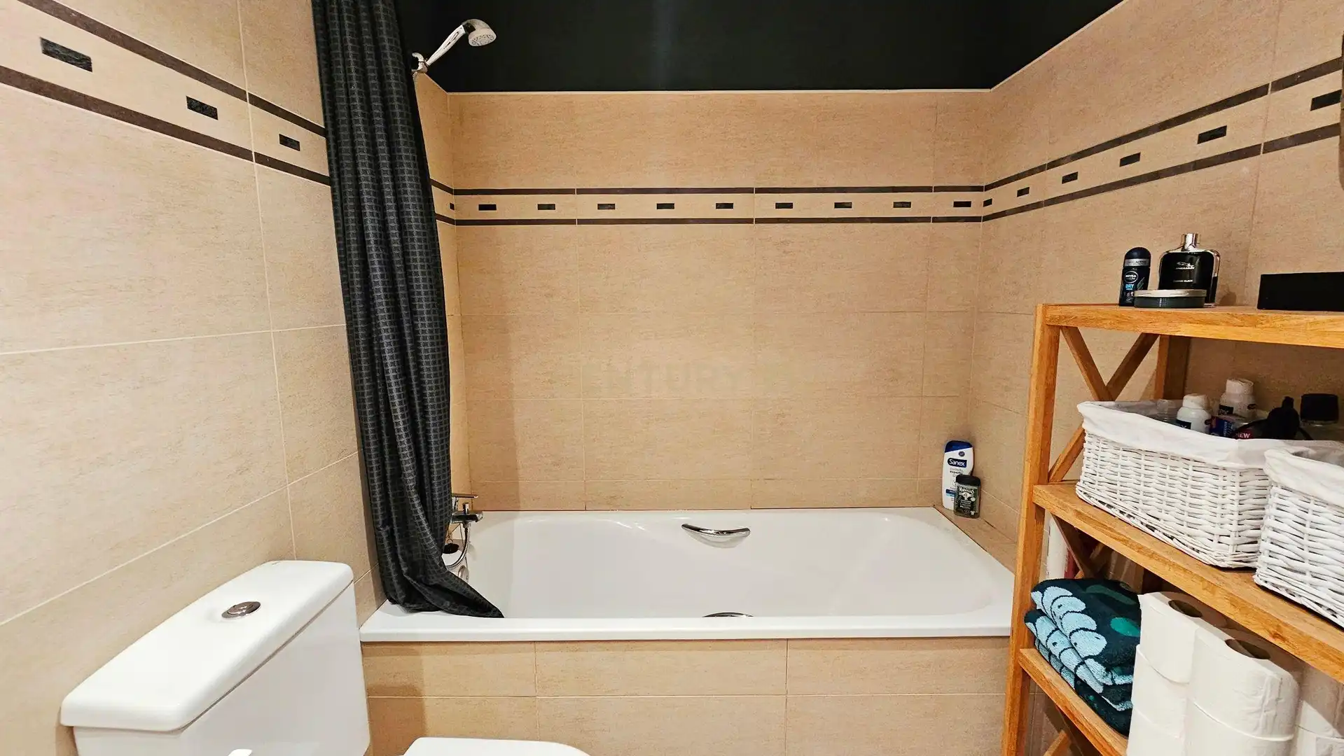 Bany de Apartament en venda en Llançà amb Forn, Rentadora i Microones