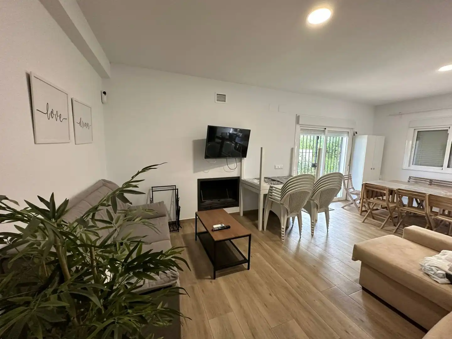 Living room of Flat for sale in Lora del Río  with Air Conditioner, Heating and Swimming Pool