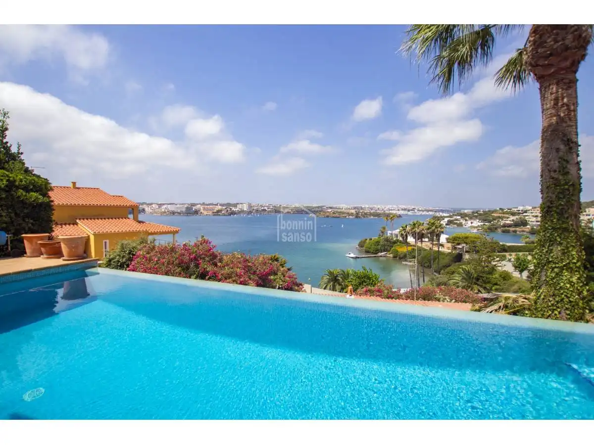 Xalet amb piscina en venda a Cala Llonga - Sa Mesquida