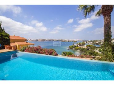 Xalet amb piscina en venda a Cala Llonga - Sa Mesquida