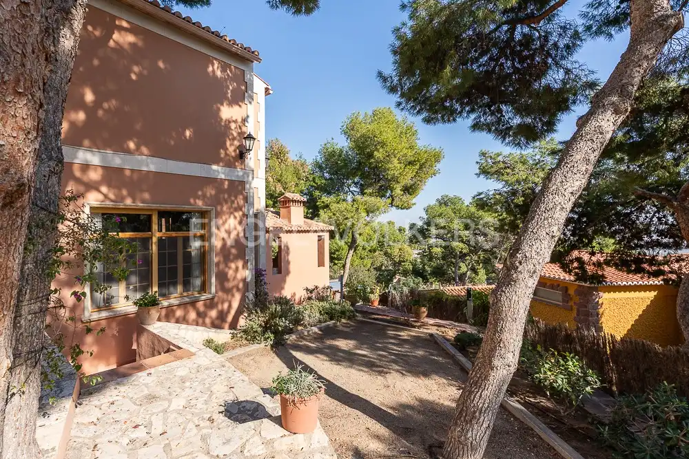 Vista exterior de Casa o xalet en venda en Sagunto / Sagunt amb Calefacció, Jardí privat i Parquet