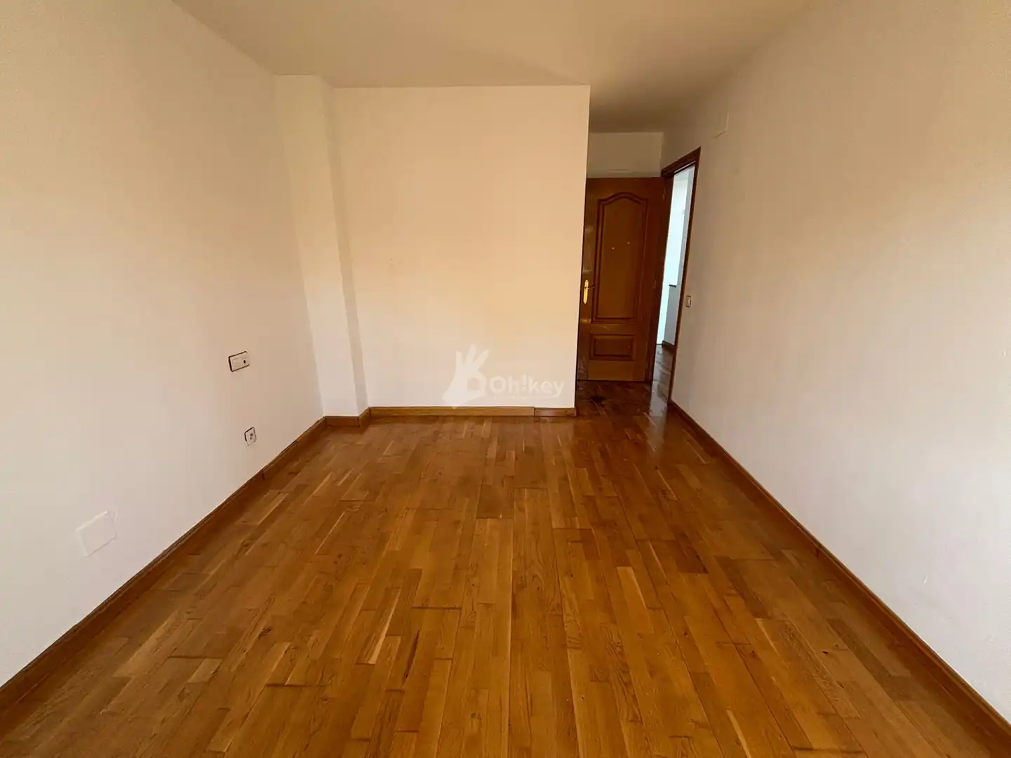 Bedroom of Houses for sale in Onzonilla  with Heating, Parquet flooring and Swimming Pool