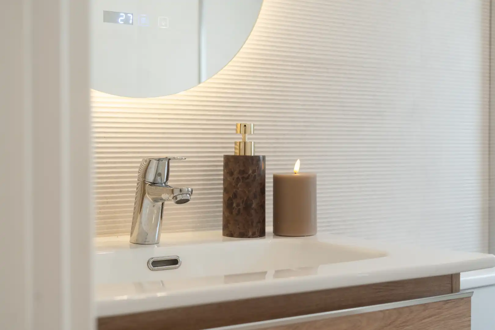 Bany de Pis en venda en Gijón  amb Calefacció, Parquet i Moblat