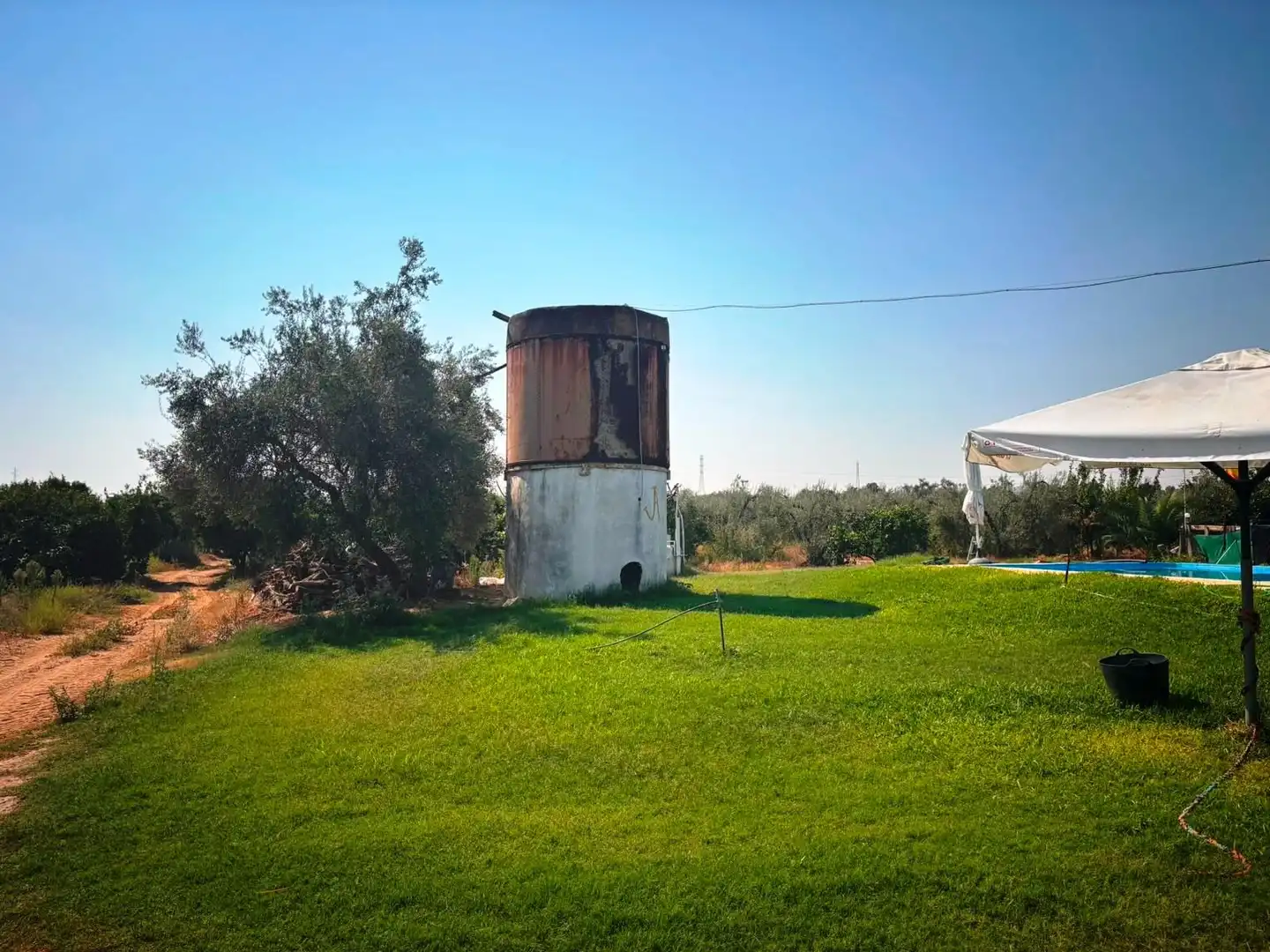 Finca rústica en venda en Huévar del Aljarafe amb Jardí privat, Traster i Piscina