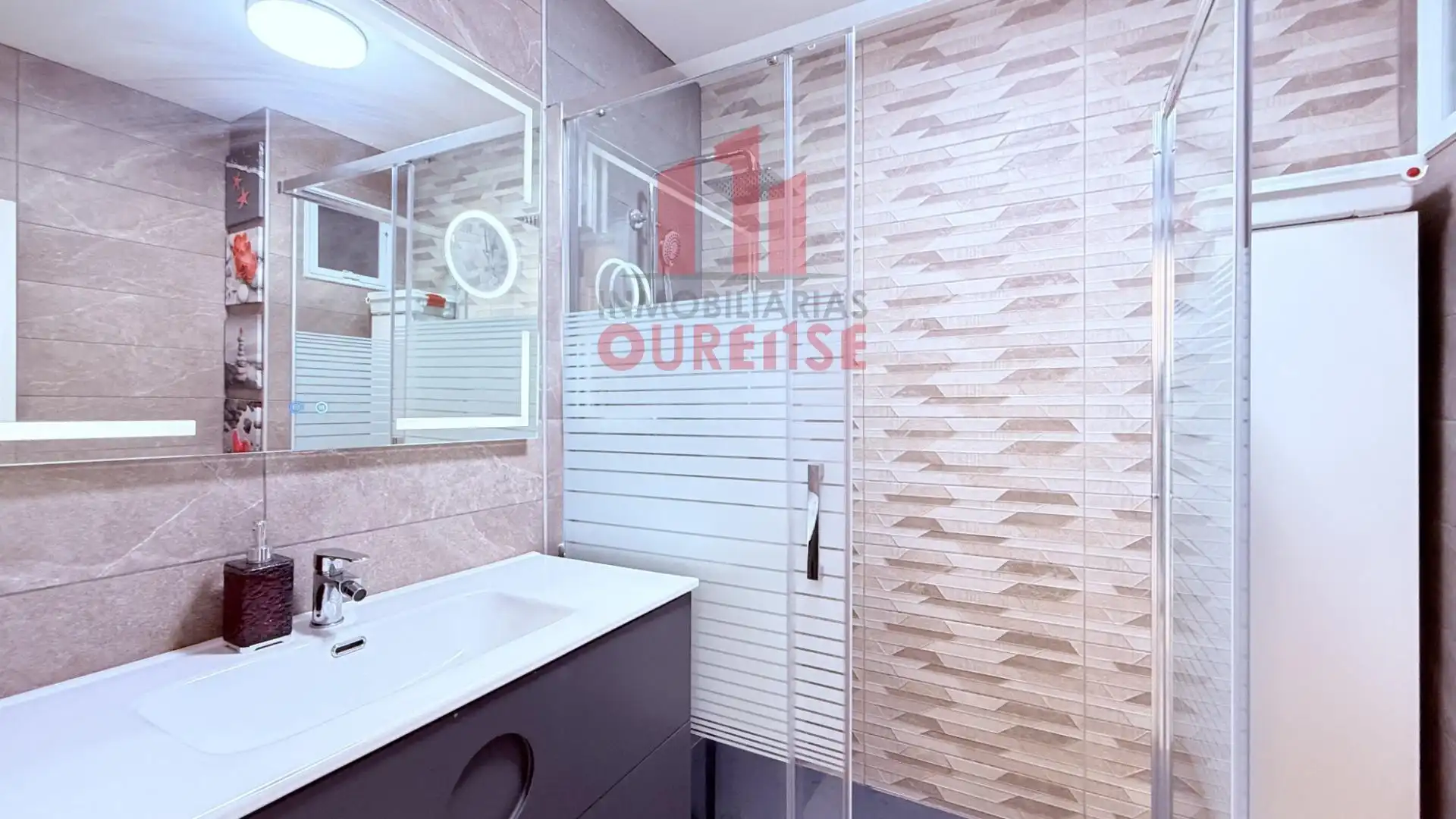 Bathroom of Flat for sale in Ourense Capital   with Heating, Storage room and Furnished