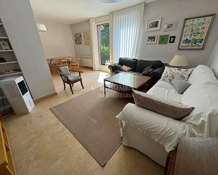 Sala d'estar de Casa o xalet en venda en Getafe amb Piscina