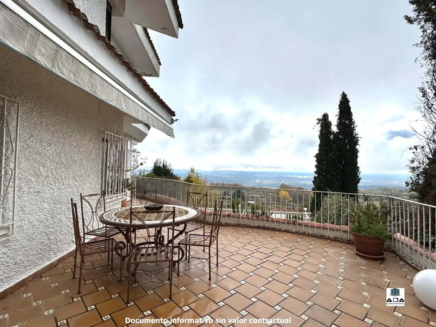 Terraza de Casa o chalet en venta en Poyales del Hoyo con Aire acondicionado, Calefacción y Jardín privado