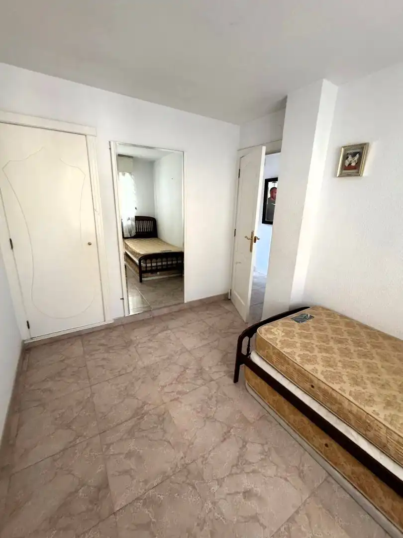 Dormitori de Apartament de lloguer en Alicante / Alacant amb Jardí privat, Terrassa i Moblat