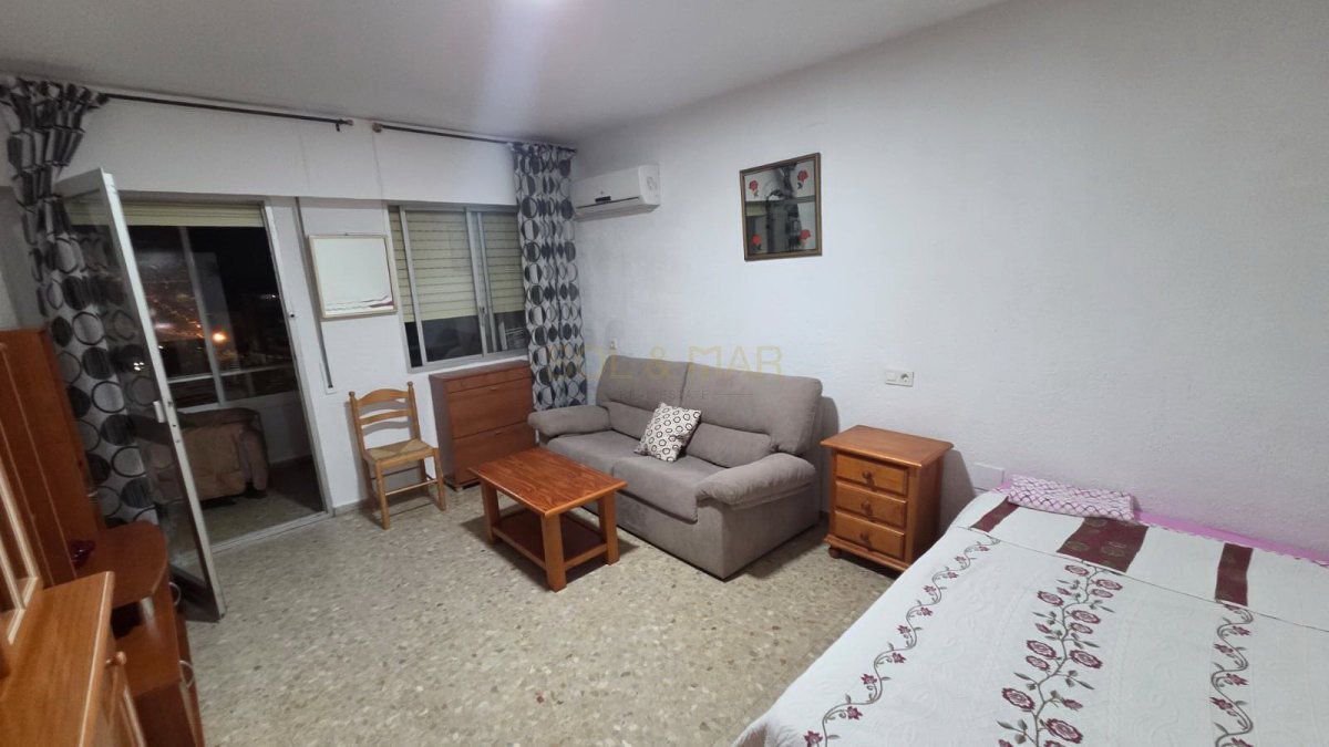 Dormitori de Apartament de lloguer en Torremolinos amb Aire condicionat, Calefacció i Terrassa