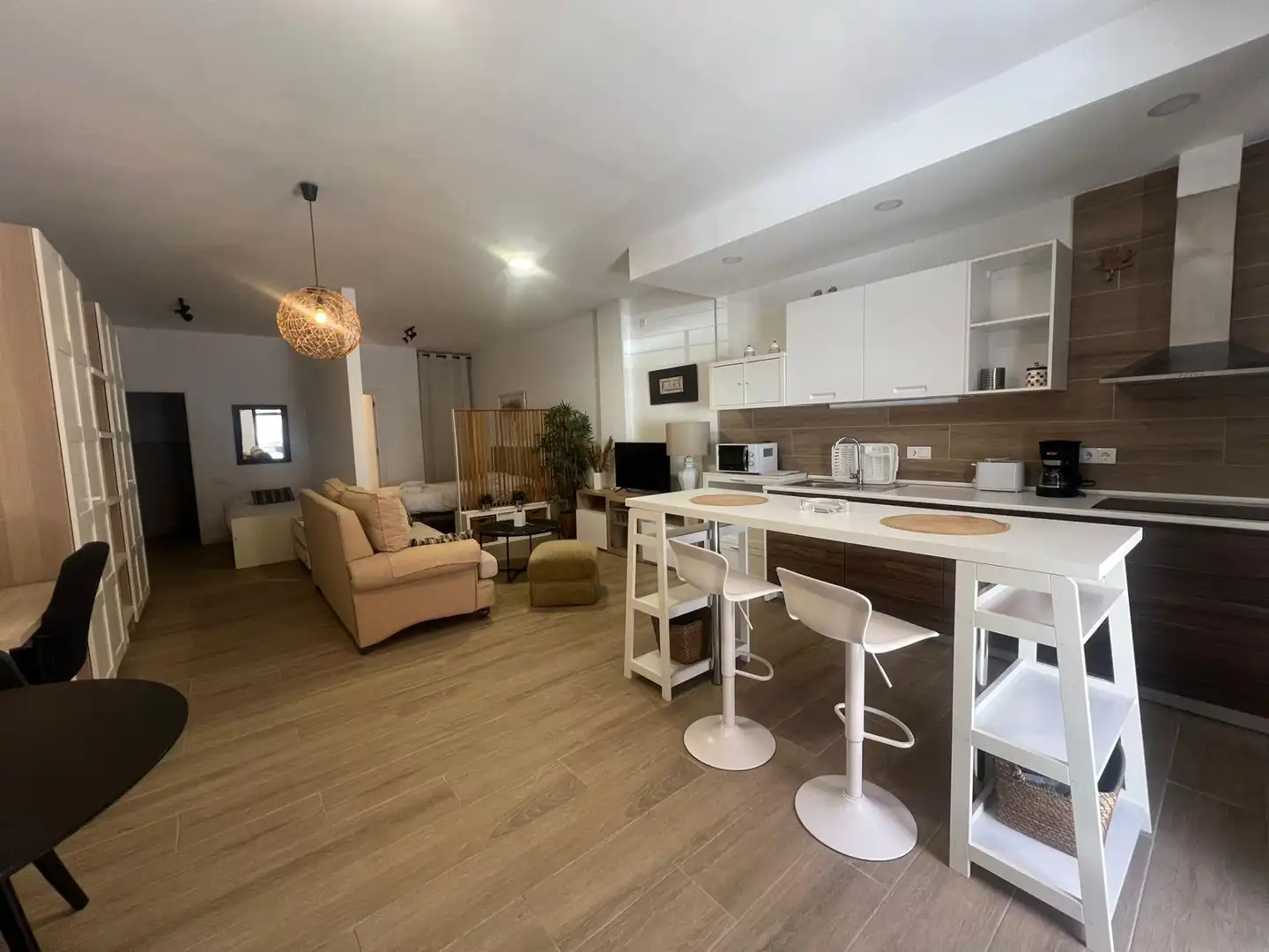 Living room of Flat for rent in Sevilla  with Air Conditioner and Furnished