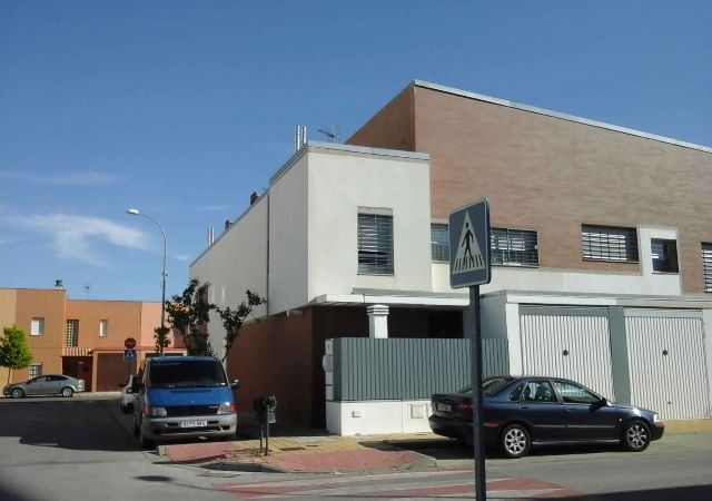 Vista exterior de Pis en venda en La Rinconada