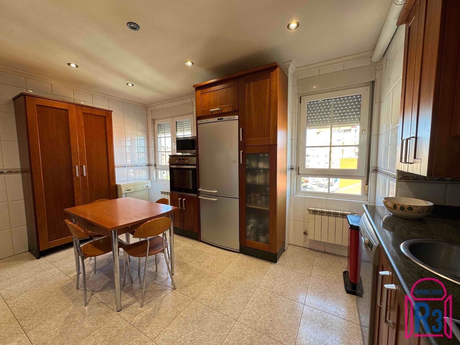 Cocina de Dúplex en venta en San Andrés del Rabanedo con Calefacción, Trastero y Amueblado