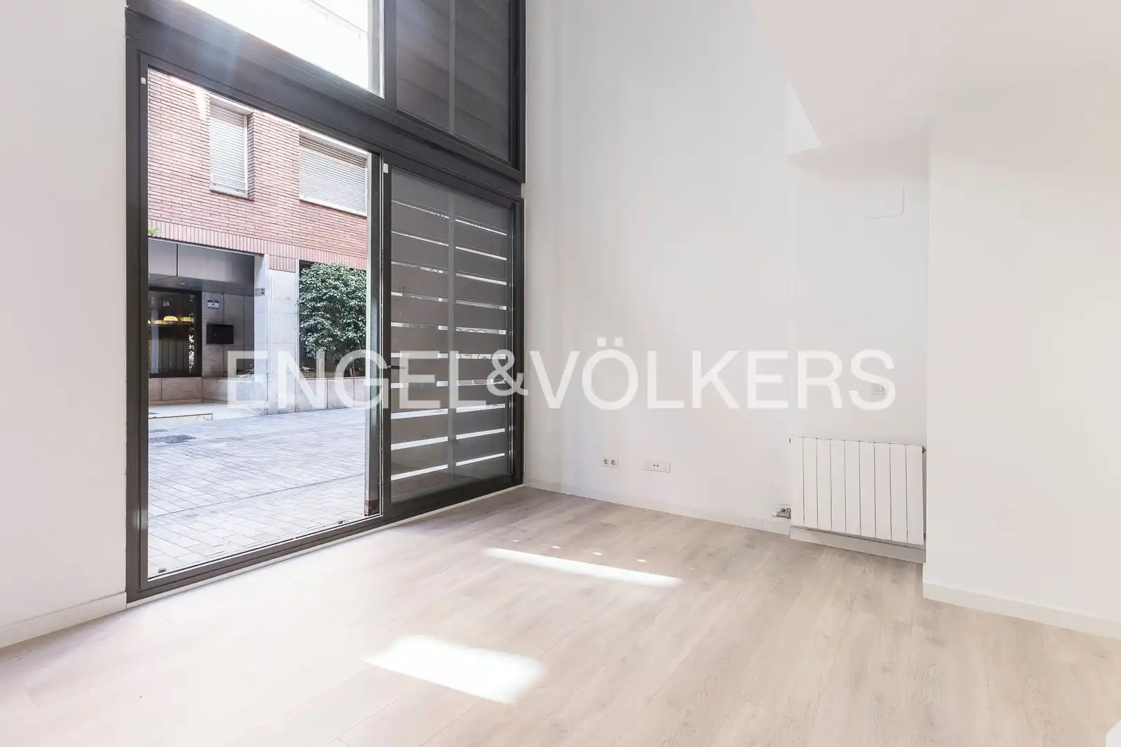 Vista exterior de Dúplex en venda en Barcelona amb Aire condicionat, Calefacció i Jardí privat