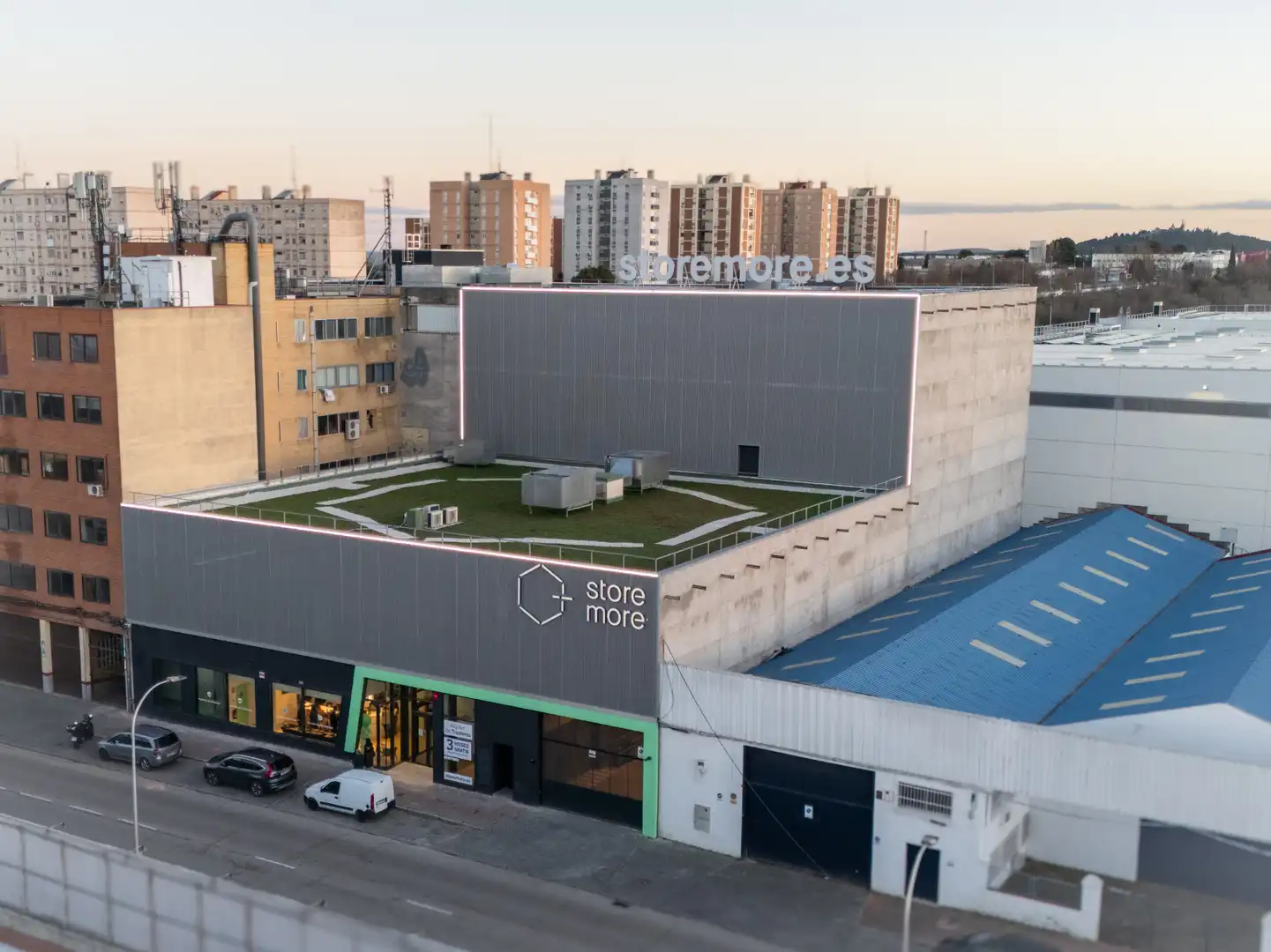 Außenansicht von Garage zur Miete in Madrid mit Alarm