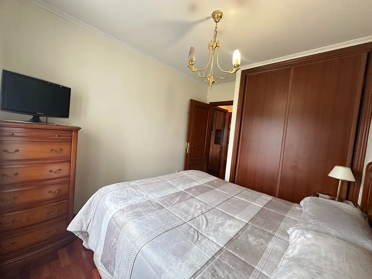 Habitación de Piso de alquiler en Santiago de Compostela  con Calefacción, Trastero y Amueblado