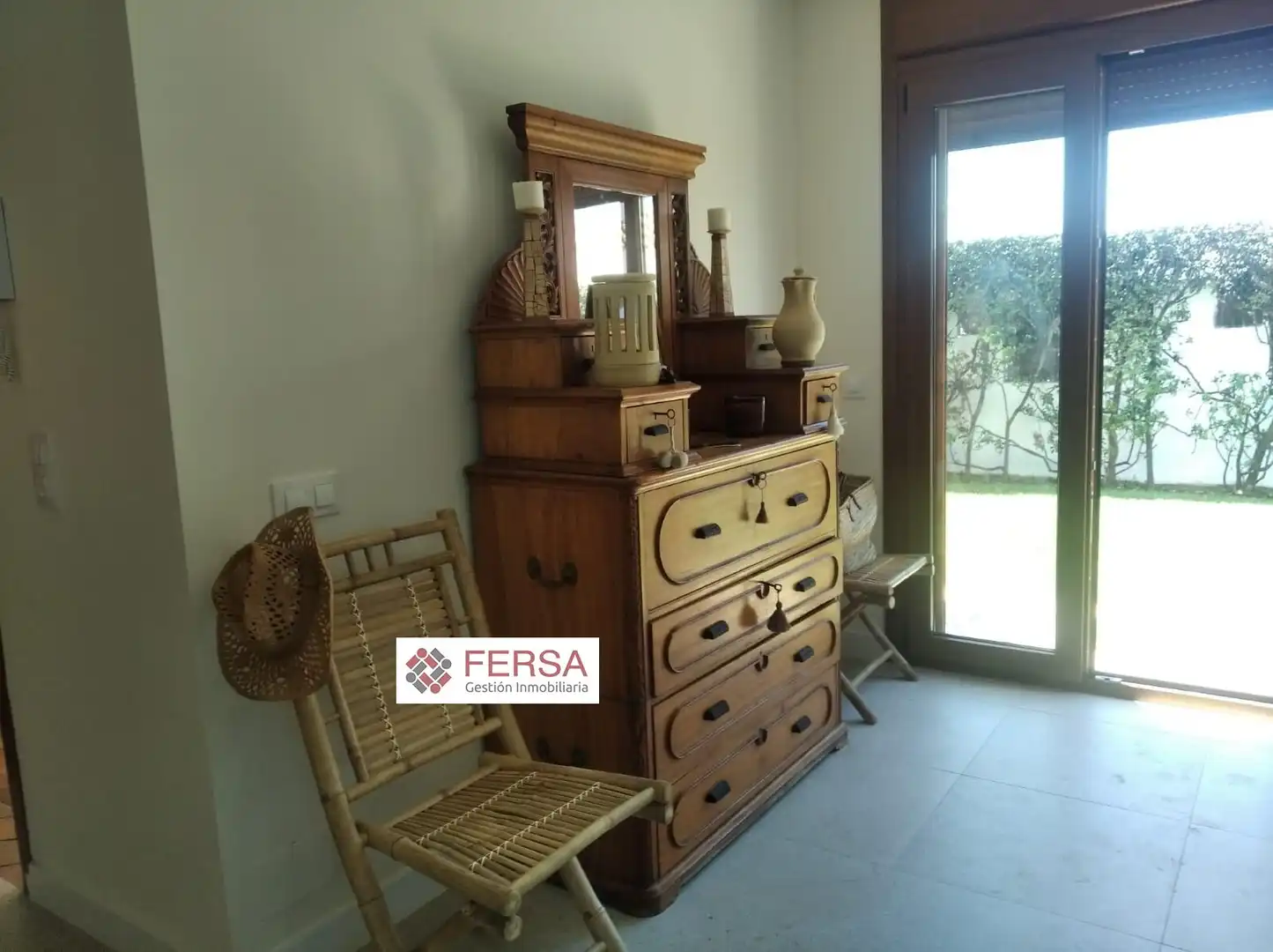 Habitación de Casa adosada de alquiler en El Puerto de Santa María con Aire acondicionado, Calefacción y Jardín privado