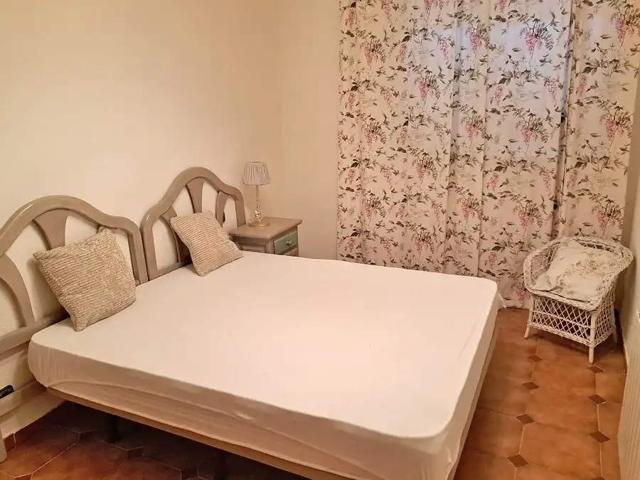 Schlafzimmer von Haus oder Chalet zum Verkauf in Navalagamella mit Heizung, Privatgarten und Parkett