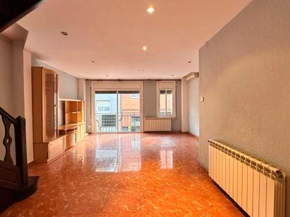 Sala d'estar de Casa adosada en venda en Sabadell amb Terrassa, Balcó i Alarma