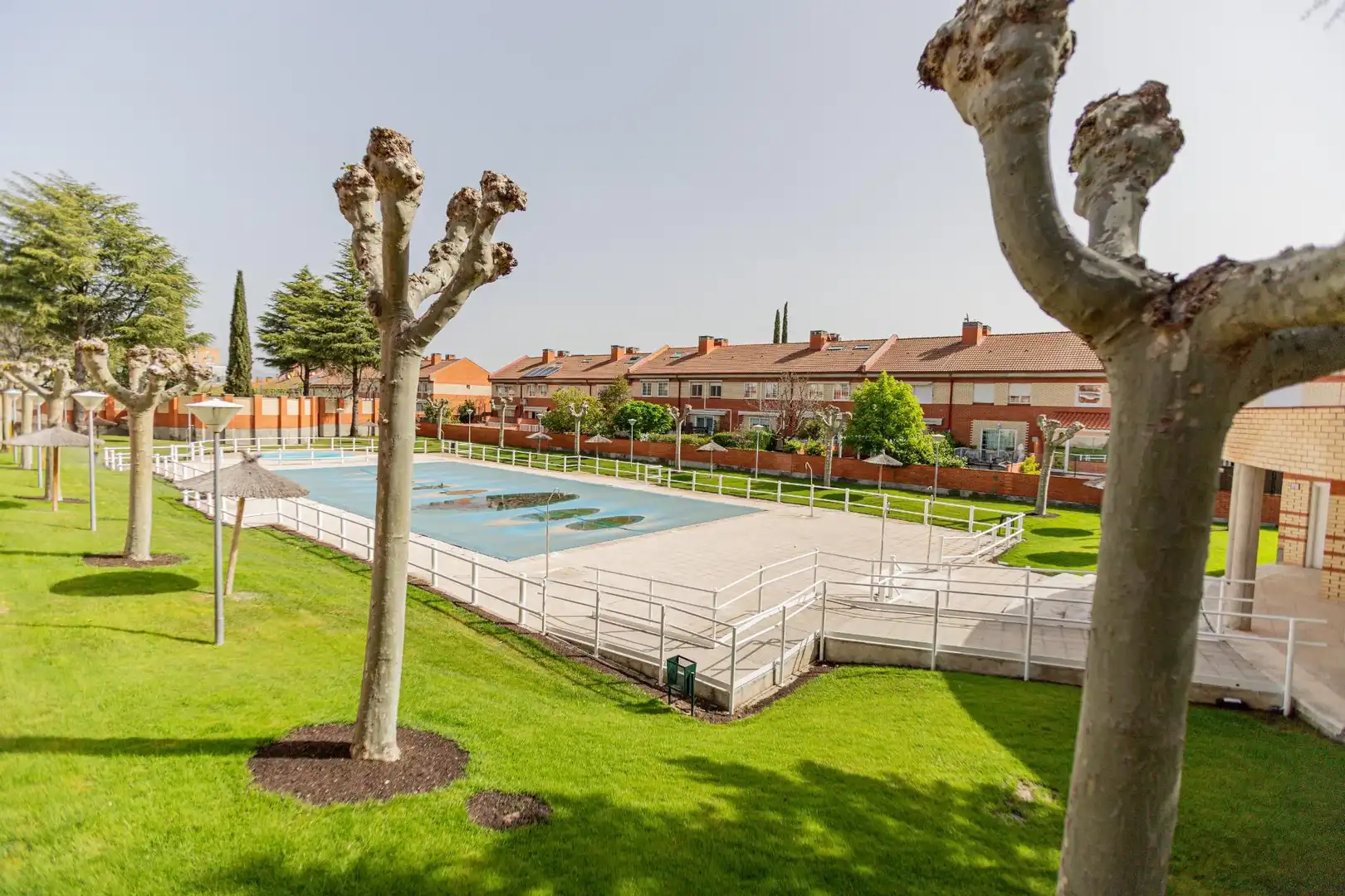 Piscina de Casa adosada en venta en Tres Cantos con Calefacción, Jardín privado y Terraza