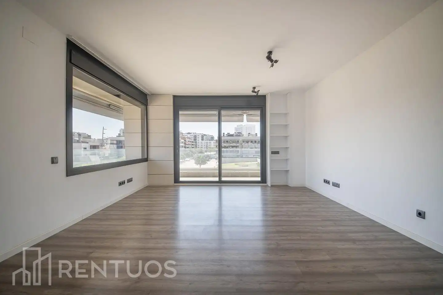 Living room of Flat for rent in Badalona  with Air Conditioner, Heating and Parquet flooring