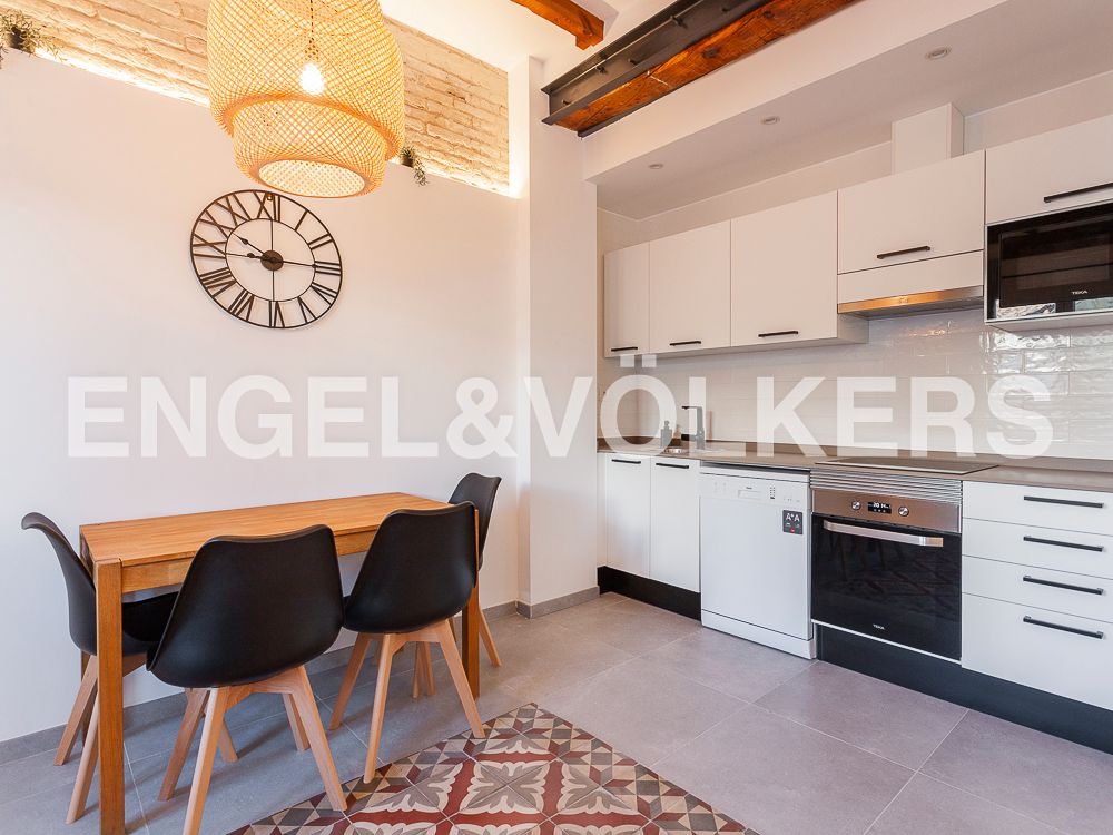 Cuina de Apartament de lloguer en  Valencia Capital amb Aire condicionat, Calefacció i Moblat