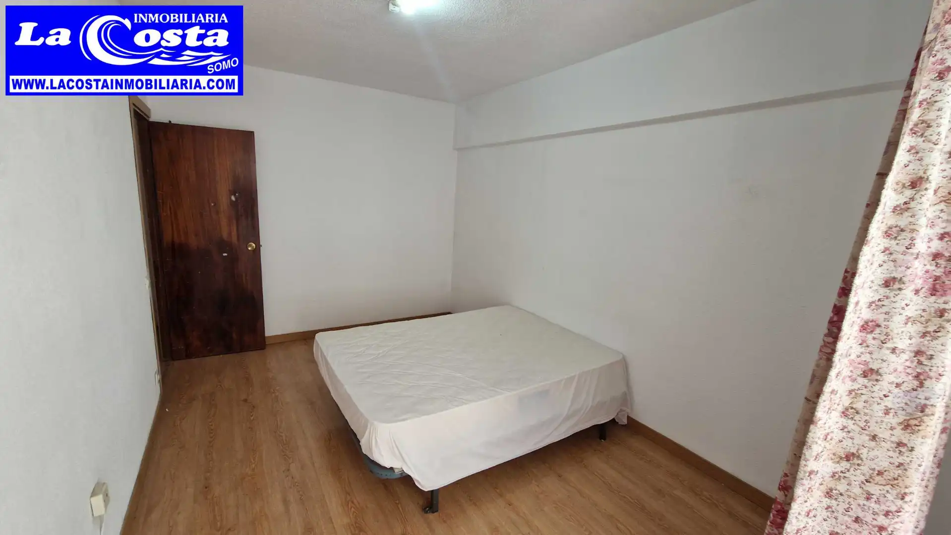 Bedroom of Flat for sale in Santander  with Parquet flooring, Oven and Washing machine