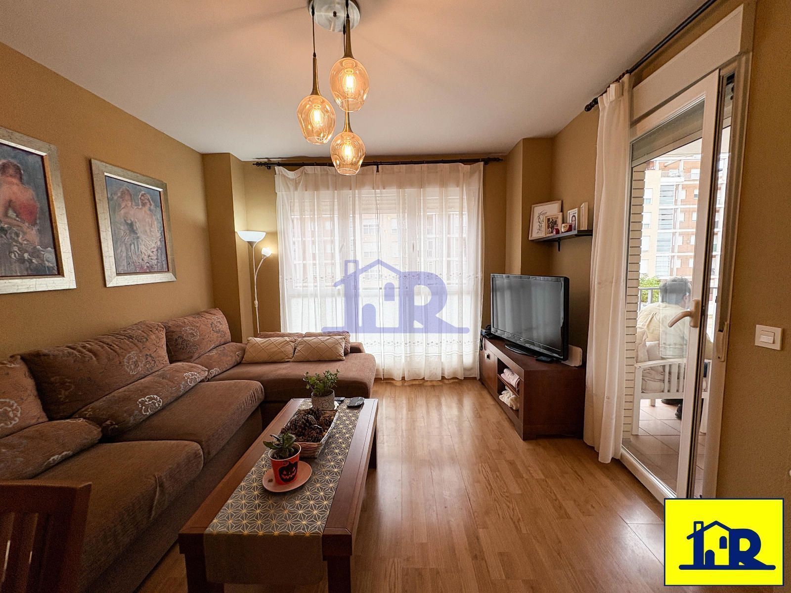 Sala d'estar de Pis en venda en Cuenca Capital amb Calefacció, Terrassa i Traster