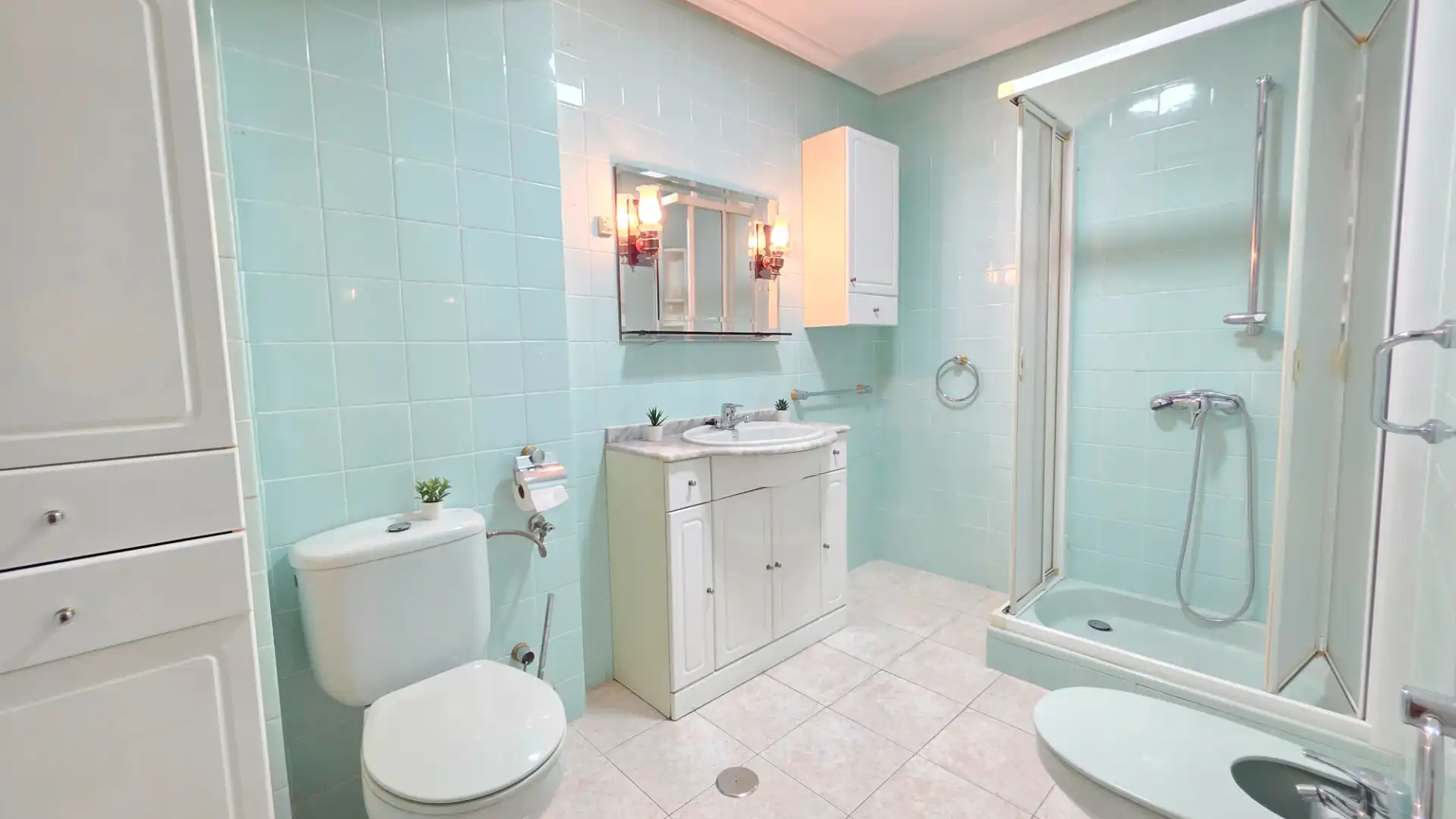 Bathroom of Flat for sale in Jaén  with Air Conditioner, Heating and Terrace
