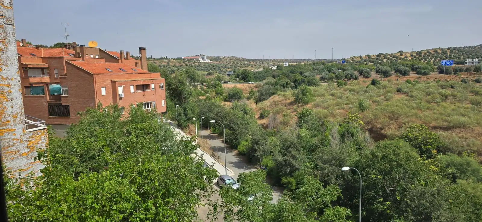 Vista exterior de Edifici en venda en Toledo
